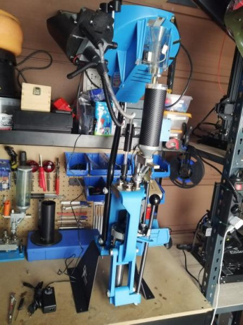 Hola se vende prensa dillon por cambio de proyecto.
Es una 650 seminueva full equip.

Tolva de vainas 00