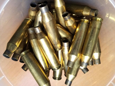 180 vainas del calibre 30.06. 165 Hornady, 10 Sellier Bellot y 5 Winchester. Todas de un único disparo. 02