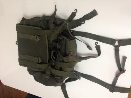 Vendo mochila de combate del ejército Español completamente nueva, sin uso. 25 euros más gastos. Está 01