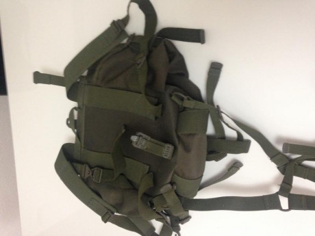 Vendo mochila de combate del ejército Español completamente nueva, sin uso. 25 euros más gastos. Está 00