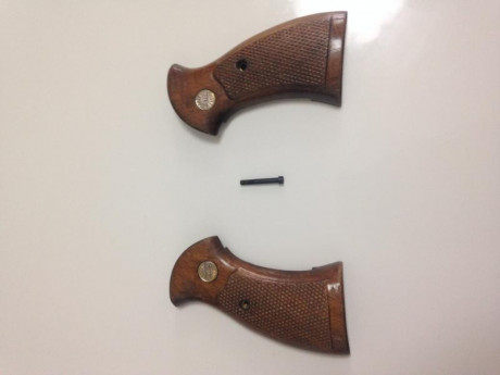 Vendo Cachas de madera de un Astra Cádix con su tornillo . En muy buen estado. 25 euros más gastos. Están 02