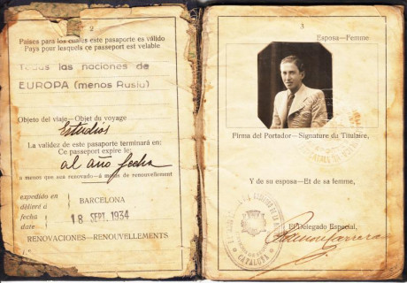 EN RECUERDO Y HOMENAJE A LOS QUE YA NO ESTÁN. 

Si pones en  GOOGLE    PASAPORTES EN LA MEMORIA   da 11