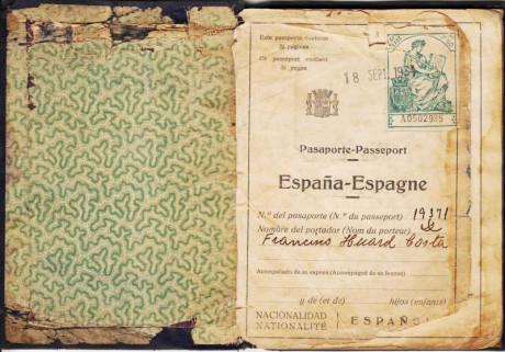  EN RECUERDO Y HOMENAJE A LOS QUE YA NO ESTÁN. 

Si pones en  GOOGLE    PASAPORTES EN LA MEMORIA   da 10