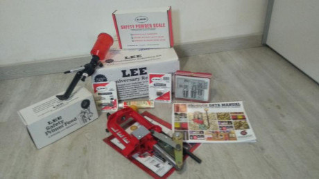 Vendo kit de recarga 50 aniversario de lee, está completamente nuevo, no recargue ni un solo cartucho 00