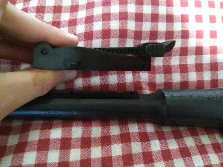 Hola
Dejo aquí este pequeño reportaje fotográfico de cómo he sustituido el alza trasera por un rail para 01