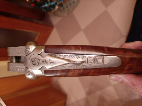 Vendo escopeta paralela  calibre 20/76 marca Zabala Anthea casi sin uso , de hecho aún cuesta abrirla. 00