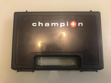 Compro gafas Champion Super Olympic, las de la imagen. No me importa la lente ni el tamaño de la misma, 12