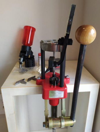Vendo Prensa semi progresiva Lee turret classic con auto index, incluye todos los accesorios que venían 01