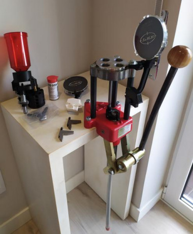 Vendo Prensa semi progresiva Lee turret classic con auto index, incluye todos los accesorios que venían 00