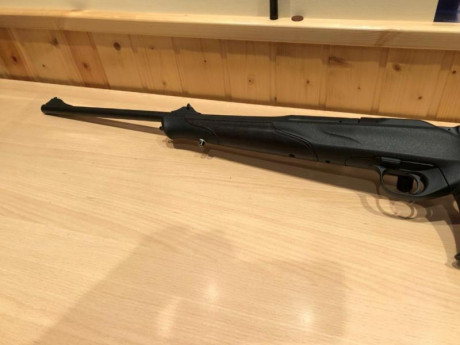 Buenas tardes. 
Un compañero y amigo de caza vende este pedazo de rifle.
BLASER R8 SUCESS LEATHER en 9.3x62 11