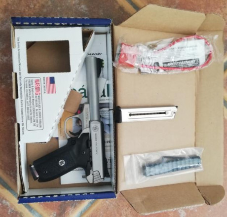 VENDO S&W VICTORY CALIBRE 22 - LA COMPRE EN EL 2016 Y HABRA TIRADO UNOS 500 TIROS. VIENE CON 2 CARGADORES 00