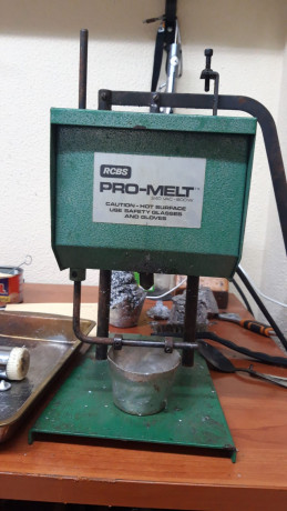 Busco este horno para fundir plomo

Mi tlf 649 104 275 Diego

saludos 00