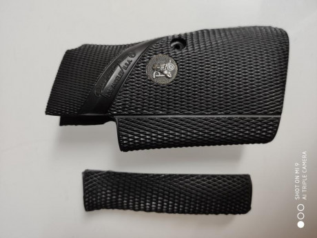 En venta cachas Browning Hi Power Pachmayr, nuevas a estrenar.
Precio: 40 euros envio incluido.
Interesados 00