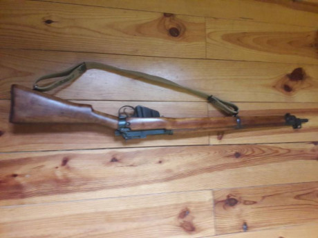Este lee Enfield esta como nuevo, la madera ha sido acabado de nuevo manteniendo todo sus marcajes intacto.
Pavon 01