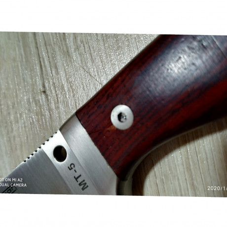Se pone en venta un cuchillo de la casa CUDEMAN modelo MT5 con cachas en madera de cocobolo y acero MOVA 02