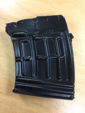 Vendo  CARGADOR metálico  de 10 tiros para DRAGUNOV-TIGRE.  Difícil de conseguir.
También vendo GUARDAMANOS 00