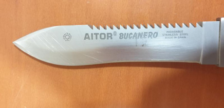 Hola vendo cuchillo aitor bucanero. El cuchillo tiene señales de uso pero esta en bastante buen estado 11