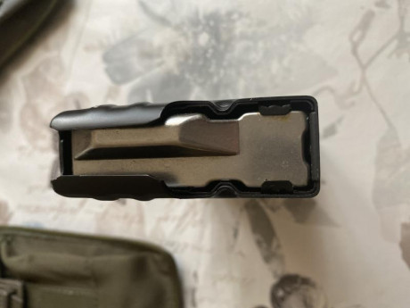 Hola, vendo este conjunto para nuestro glorioso Cetme.
Consta de bayoneta,cargador aluminio 20 disparos 00