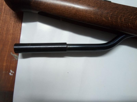 La carabina esta en muy buenas condiciones, tiene muy leves  de marcas de uso, un par en la madera y alguna 22