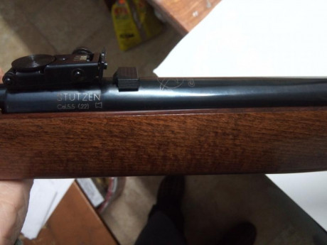 La carabina esta en muy buenas condiciones, tiene muy leves  de marcas de uso, un par en la madera y alguna 20