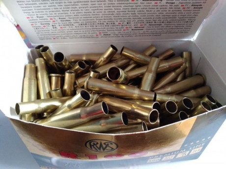 Vendo dies hornady y Factory crimp de lee, recortador de vainas lee y unas 100 vainas de varias marcas 00