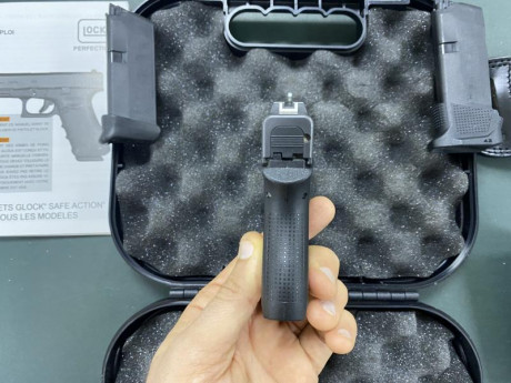 Pistola Glock 43 con dos años de antigüedad.
Se vende para comprar otra pistola. Tiene 300 tiros.
Se vende 02