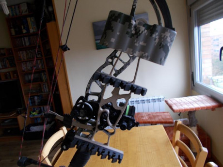 Hola a tod@s, vendo este arco Bowtech insanity CPXL ya que tengo que pasarme a uno zurdo, el arco lleva 11