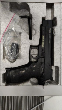 Vendo una sigue Sauer x five p226 blow back, la pistola tiene unos años pero la he usado unas cuantas 02
