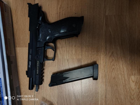 Vendo una sigue Sauer x five p226 blow back, la pistola tiene unos años pero la he usado unas cuantas 00