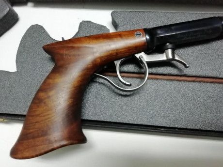     pistola de avancarga de percusión, marca ARDESA , Mod. UNDERHAMMER Cal. 40
En buen estado. Se incluye 01