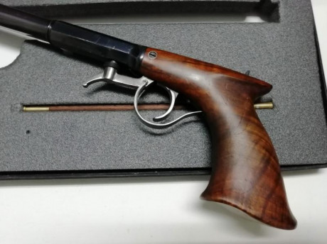    pistola de avancarga de percusión, marca ARDESA , Mod. UNDERHAMMER Cal. 40
En buen estado. Se incluye 00