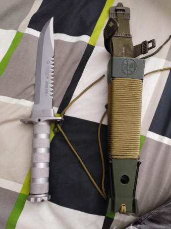 CUCHILLO AITOR JUNGLE KING 1,en buen estado,esta casi completo,solamente le falta la goma del tirachinas.
Interesados 02