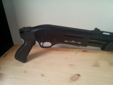 Culata plegable para escopeta táctica Stinger RXT 1206 Táctical Defender.
Se puede usar con la culata 01