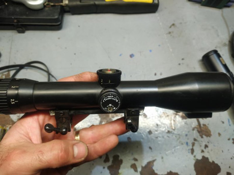 Se vende un magnifico visor 1.5*6 - 42 de tubo 30 con monturas para carril.
Preselector rapido de altura 02