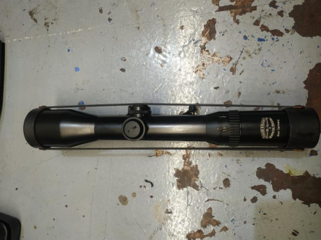 Se vende un magnifico visor 1.5*6 - 42 de tubo 30 con monturas para carril.
Preselector rapido de altura 01