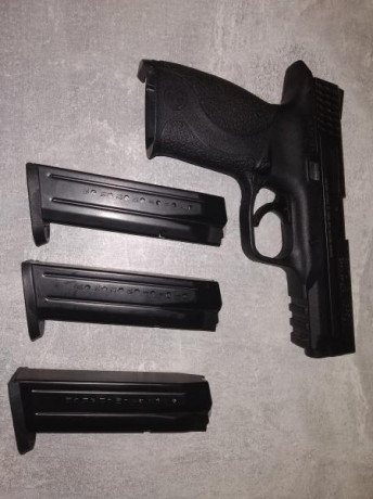 En venta pistola Smith & Wesson MP9 Standard cañón de 4".
Tres cargadores, dos sin utilizar.
Funda 10