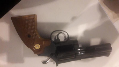 Revólver 38spl colt diamond Black el perfecto estado 
Precio 500€ 
VER Y PROBAR EN GERONA 01