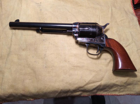 Vento Cattelman Uberti 7 1/2", calibre 45lc, en un estado seminuevo, solo ha disparado una docena 01