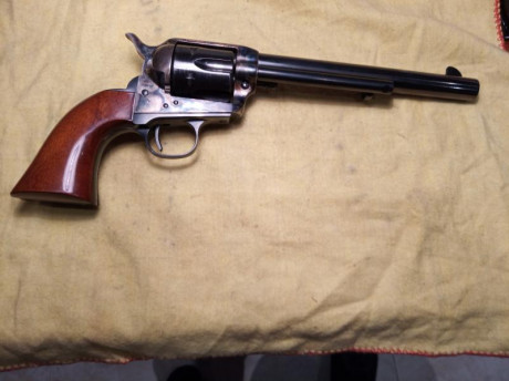 Vento Cattelman Uberti 7 1/2", calibre 45lc, en un estado seminuevo, solo ha disparado una docena 00