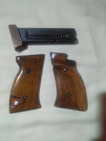 Hola, pongo a la venta dos cargadores de la pistola star 9mm, están prácticamente sin uso, los dos cargadores 00