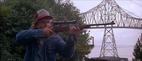 Compañeros,

En vista de las ganas de algunos (Elcafe, Wilcow, Vrakk, etc) por adivinar armas de películas 100