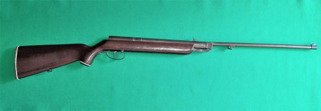 Hola, buenas noches.
Necesito ayuda para identificar esta carabina. 

 Escopeta Cal 6 mm-01.jpg 
Carabina 00