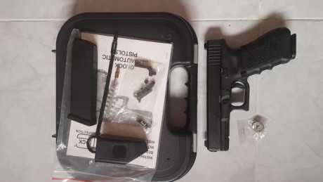Vendo Glock 17 tercera generación,  350€ más gastos de envío a cuenta del comprador,  tiene cambiado, 02