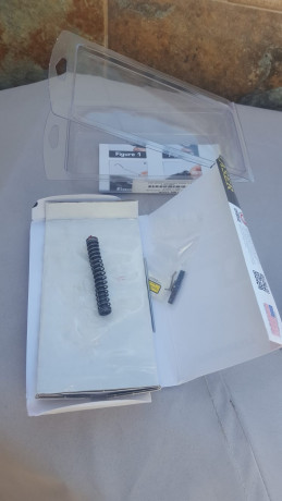 Hola
Vendo Lasermax para Glock 19 de generacion 2 o 3. 
Es un puntero láser integrado dentro de la guía 01