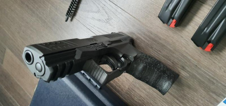 Hola a todos.

Vendo pistola WALTHER PPQ de 9 mm.

Tiene 28 disparos. Ni uno más. La compré hace 2 años 00