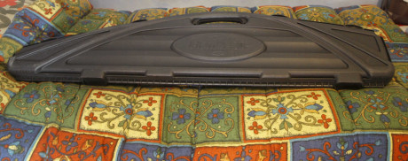 Vendo maletin rigido marca Outdoor, medias interiores 1,30 metros por 29 centímetros. Muy resistente y 02