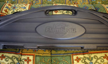 Vendo maletin rigido marca Outdoor, medias interiores 1,30 metros por 29 centímetros. Muy resistente y 01