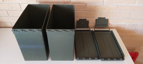 Hola.
Se venden estas dos cajas de munición metálicas estancas.
las medidas son:
Largo: 28 cm
Ancho: 15 00