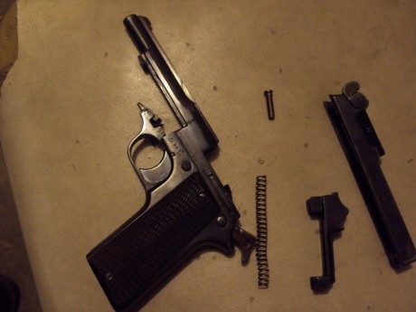  DSC02882.JPG   Hola quien me puede ayudar con una pistola star calibre 32 creo que es del año 1914  la 00