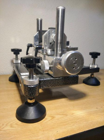 Hola amigos…
Vendo estas tres patas autoadaptables (Debido a sus rotulas) y ajustables en altura para 00